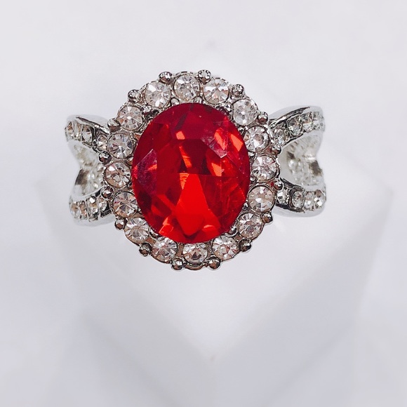Jewelry - Gorgeous Red GemStone Ring